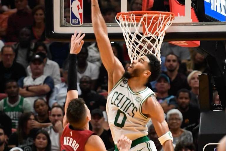 Jayson Tatum lleva al triunfo de Boston Celtics en la casa de Miami Heat