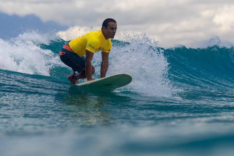 Martín Díaz suma primeros puntos en el Tour Mundial de Surfing Adaptado