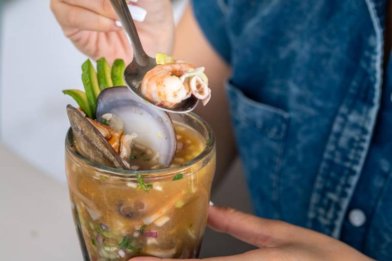 Visita Barrio Olas Altas, la marisquería de los mazatlecos