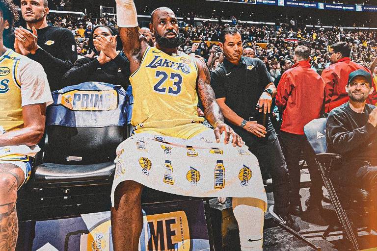 LeBron James hace historia al alcanzar los 50 mil puntos combinados en la NBA