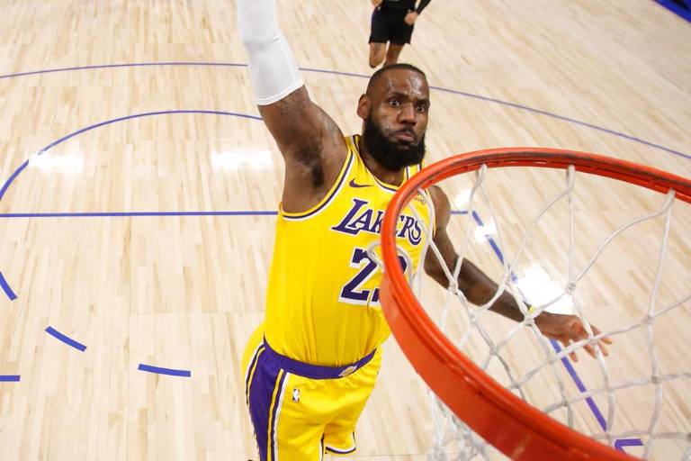 Lakers se aprovecha de unos débiles Pistons para ganar