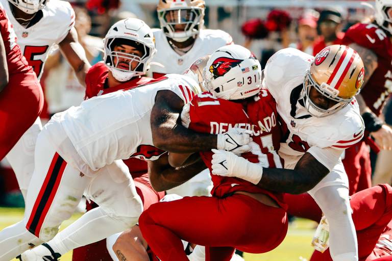 49ers se imponen a Cardinals en duelo defensivo