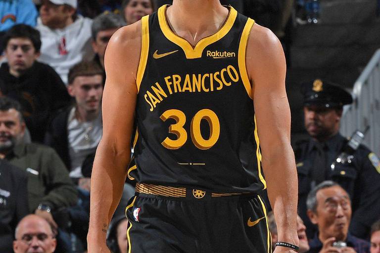 Stephen Curry no sufre ‘lesiones estructurales’ de rodilla, pero sigue bajo observación
