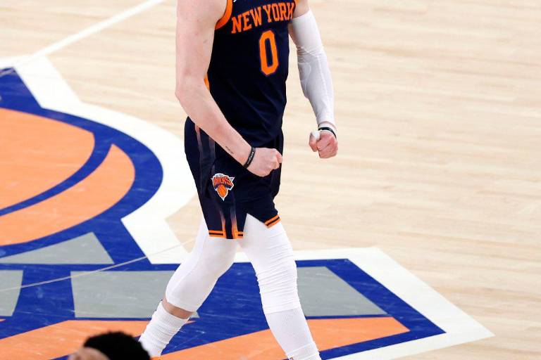 Los Knicks logran agónico triunfo sobre los Sixers