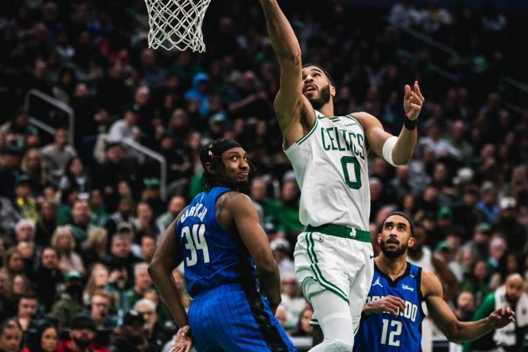 Jayson Tatum lidera la victoria de los Celtics sobre el Magic