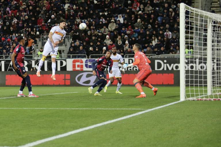 El Lecce logró los tres puntos en casa del Cagliari.