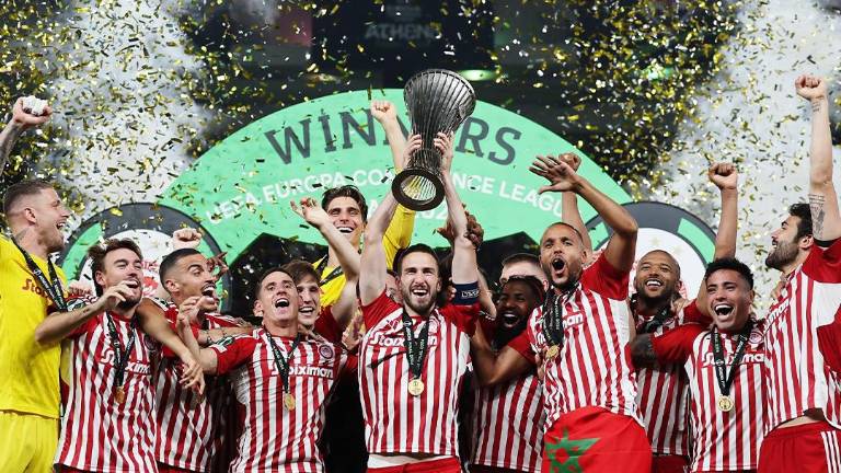 Olympiacos logra el primer título importante en Europa para Grecia a nivel de Clubes.