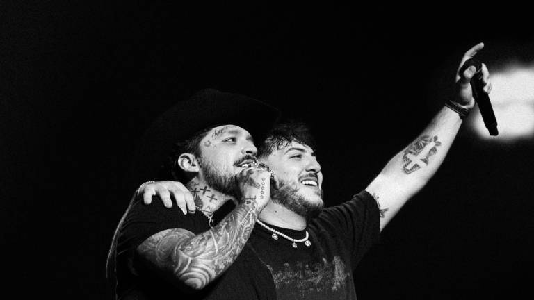 Christian Nodal sorprendió al público al aparecer como invitado especial durante el concierto de Grupo Frontera en el Toyota Center de Houston.