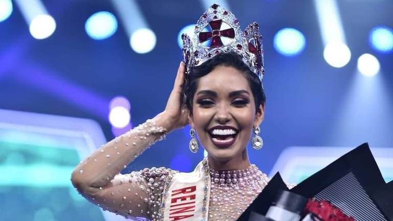 Andrea Bazarte, de México, se corona como Reina Hispanoamericana 2021