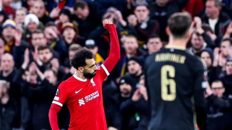 Salah marca uno de los goles del Liverpool.