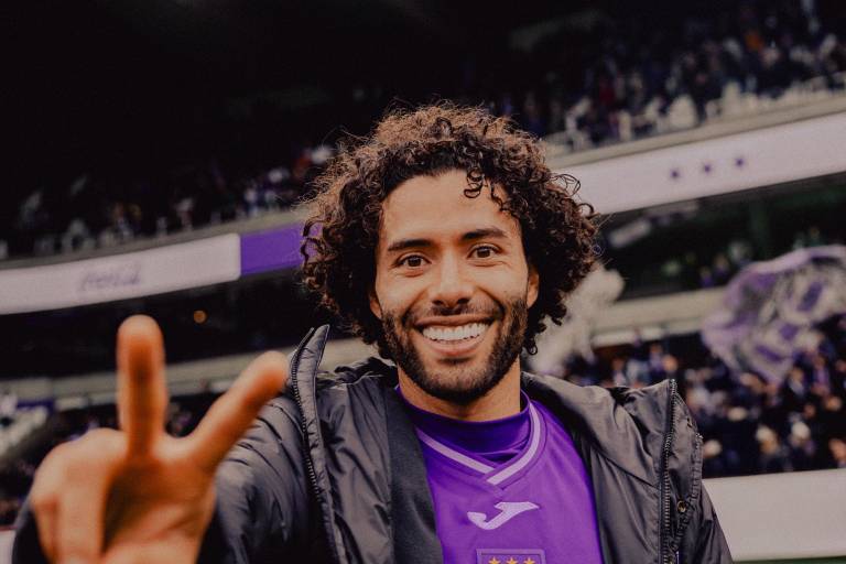 ‘Chino’ Huerta brilla con gol y asistencia en la goleada del Anderlecht