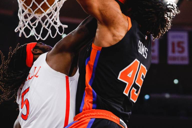 Joel Embiid luce a la ofensiva para llevar a los Sixers al triunfo sobre los Knicks