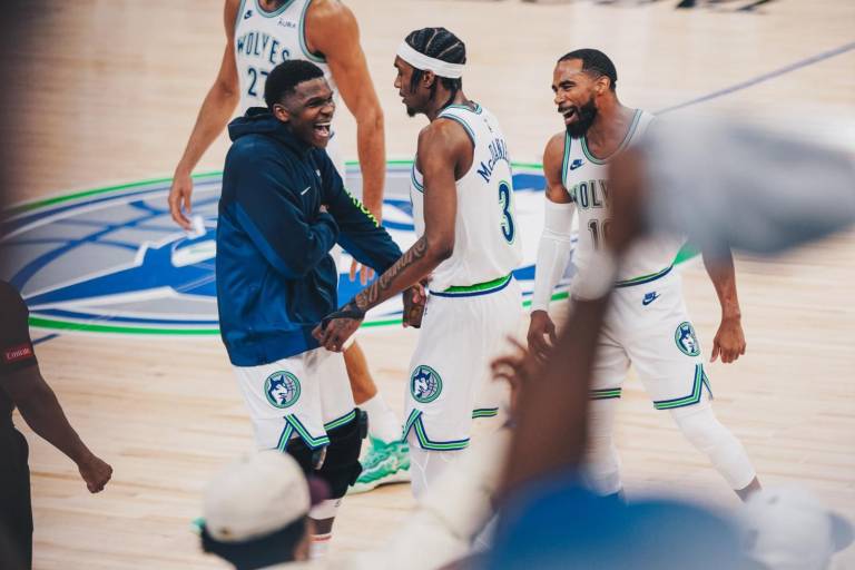 Los Timberwolves aumentan ventaja en playoffs con triunfo sobre los Suns