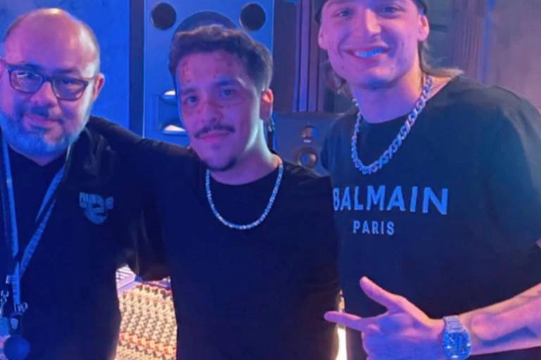 Peso Pluma y Christian Nodal se reúnen en estudio de grabación