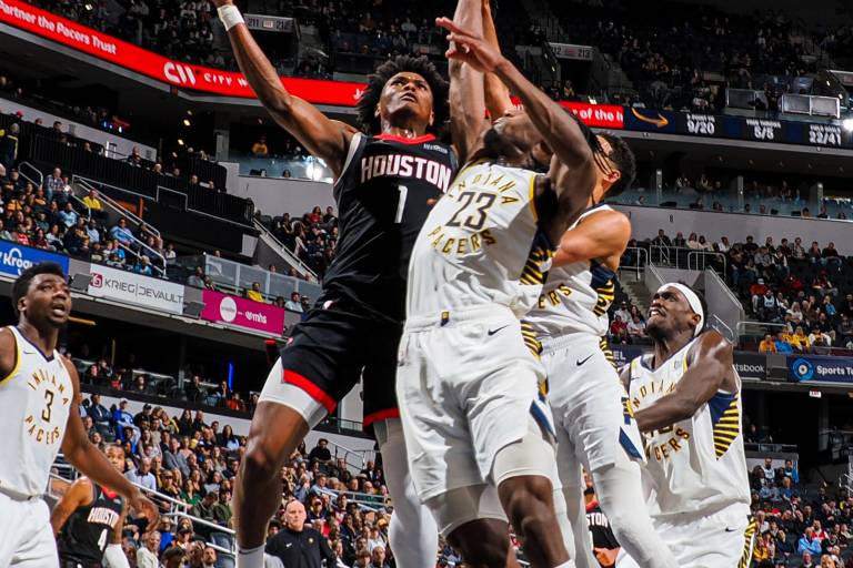 Houston Rockets caen ante Indiana Pacers 115-102 en partido con altibajos