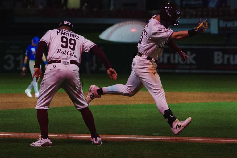 Tomateros deja en el terreno a Charros con un tablazo de Jon Singleton