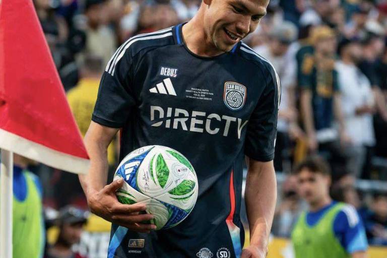 Chucky Lozano se lesiona en debut de San Diego ante sus aficionados