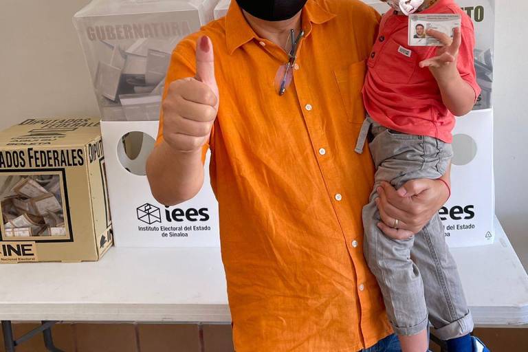 Roberto Cruz Castro acude a votar