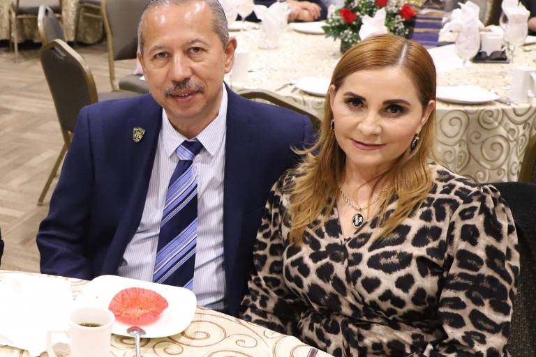 Celebran contadores mazatlecos su octavo aniversario