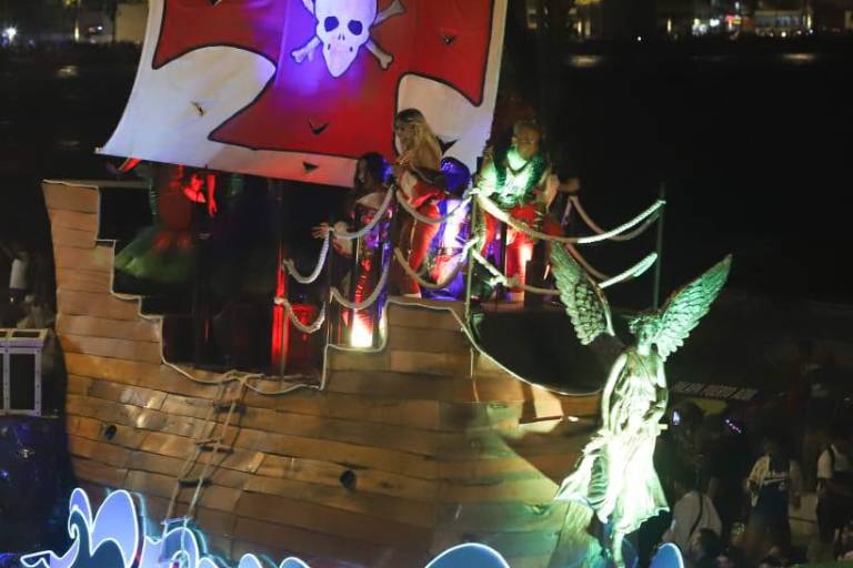 Magia y espectacularidad, el sello de las carrozas reales del Carnaval de Mazatlán