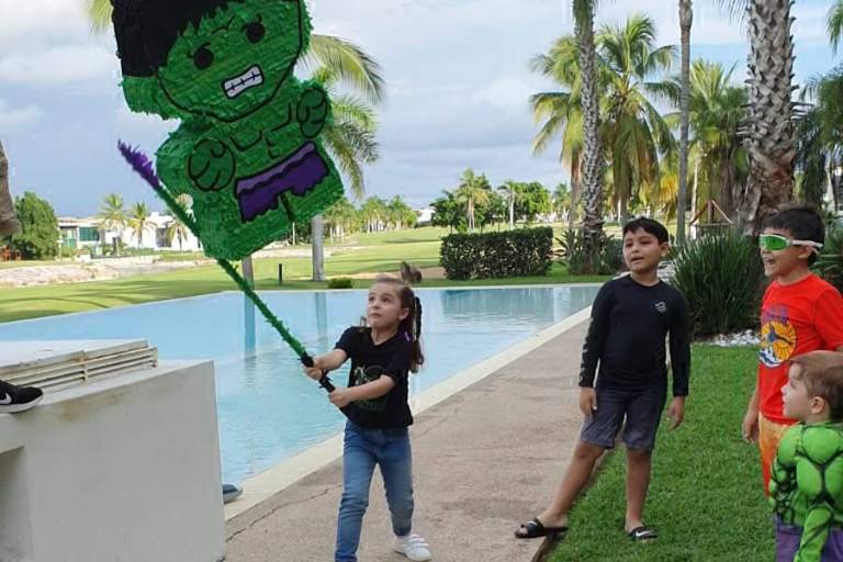 Leonardo Osuna es ‘Hulk’ en su cumpleaños