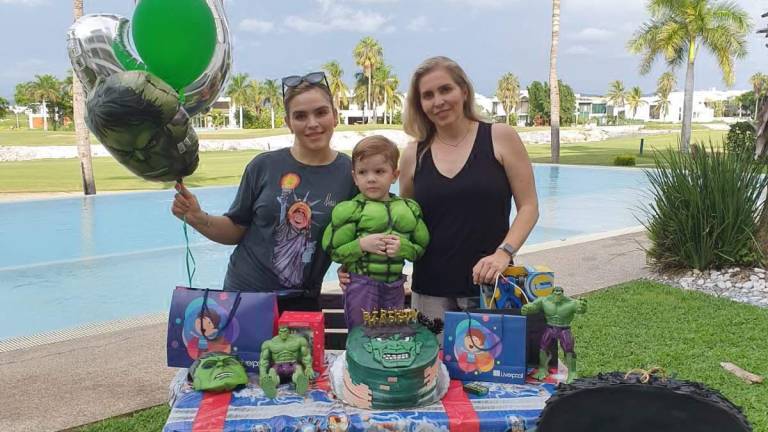 Leonardo Osuna es ‘Hulk’ en su cumpleaños