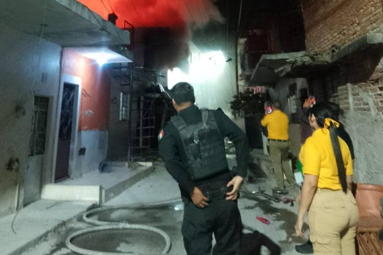 Moviliza a Bomberos y Protección Civil incendio en la Montuosa, en Mazatlán