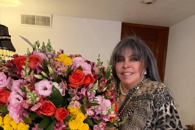 Celebra Verónica Castro su cumpleaños 73 cantando ‘Macumba’