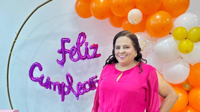 Juana Antonia Aguilar López festeja sus 50 años.