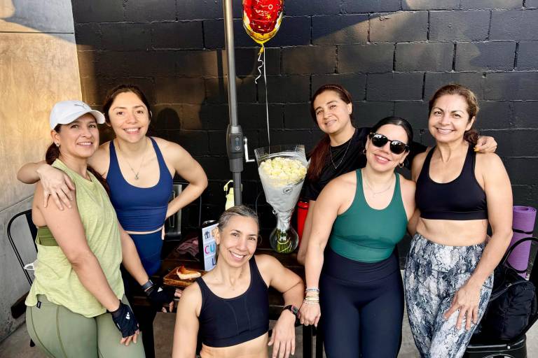 Celebran amigos un cumpleaños más de Linda Rentería
