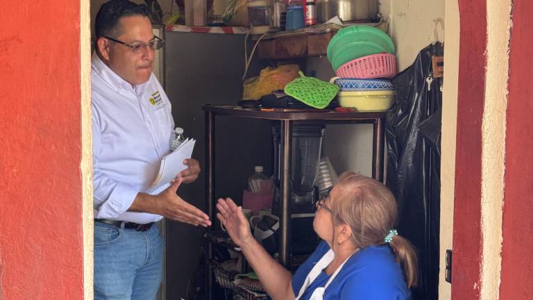 El candidato exhorta a los ciudadanos a que acudan a votar.