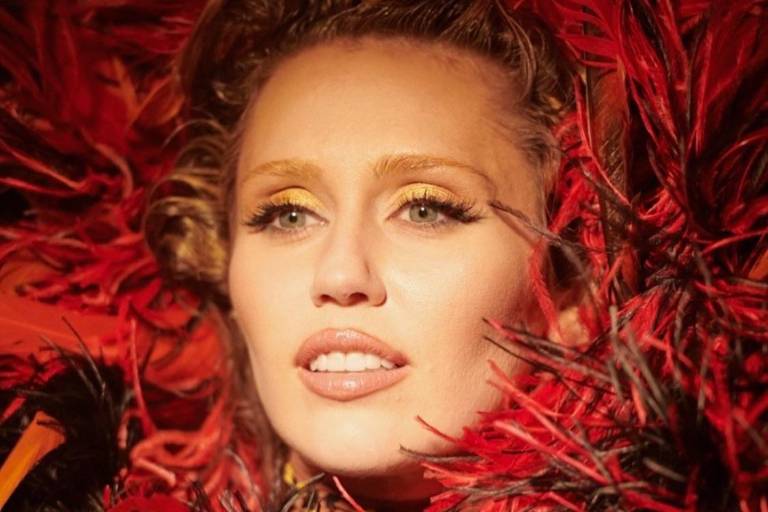 Miley Cyrus se compromete con el músico Maxx Morando tras cuatro años de relación