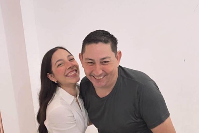 Celebra Renata Escobar sus 19 años, con amigos y familiares