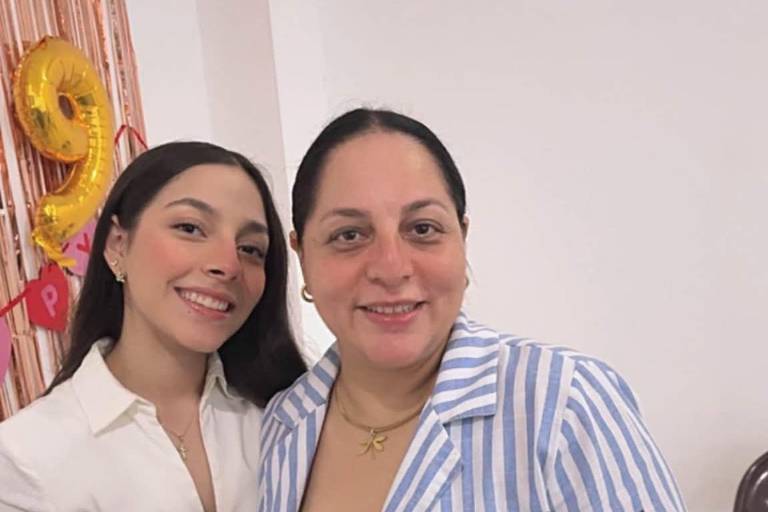 Celebra Renata Escobar sus 19 años, con amigos y familiares