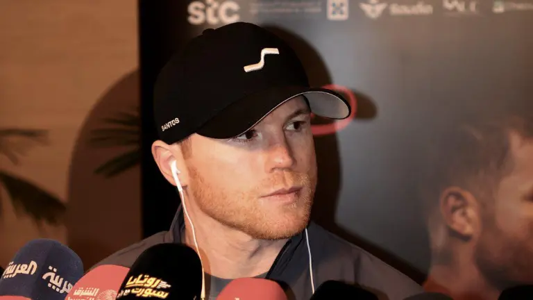 Saúl “Canelo” Álvarez llega a Arabia Saudita.