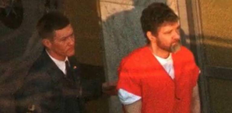 El estadounidense Ted Kaczynski fue detenido en 1996 y enfrentaba ocho cadenas perpetuas tras declararse culpable de enviar bombas por correo.