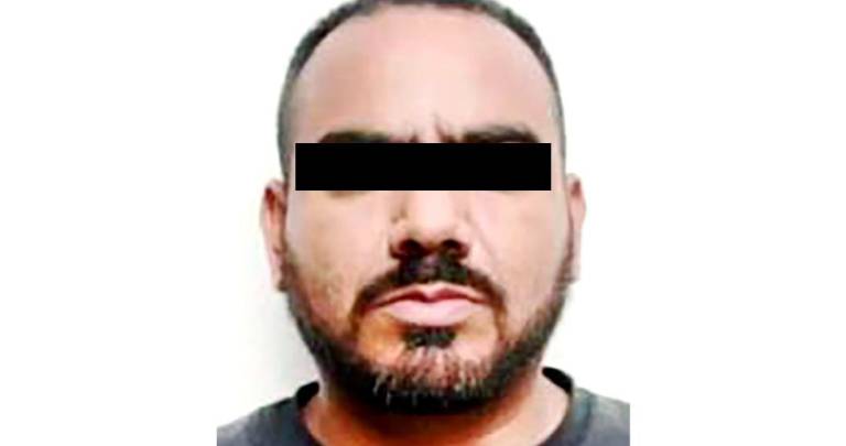 “El Cholo Iván” fue entregado a agentes estadounidense en el Aeropuerto Internacional de la Ciudad de México.