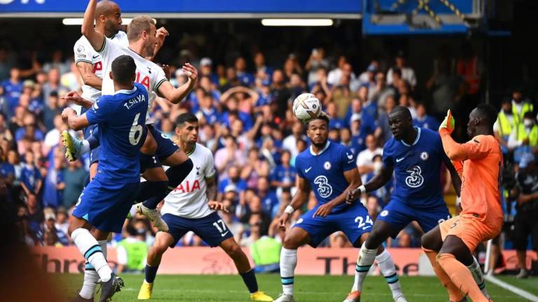 Chelsea y Tottenham empatan 2-2 en un derbi candente