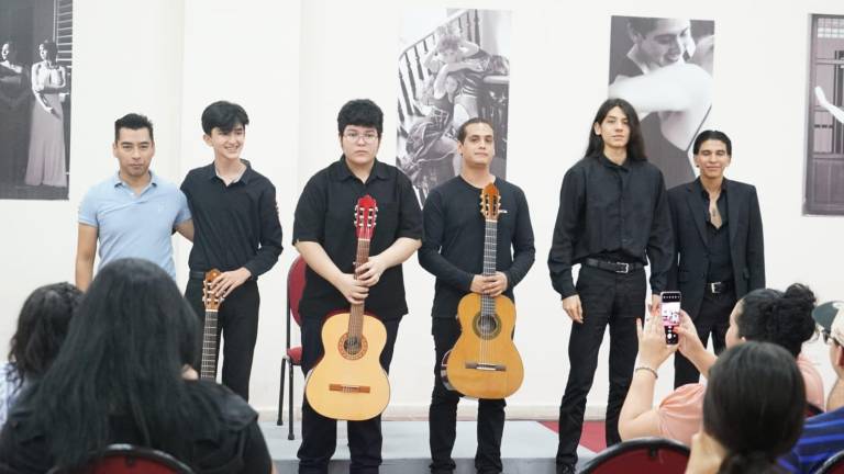 Alumnos del profesor Luis Ángel García presentaron un recital de guitarra clásica en el Museo de la Música del Centro Municipal de las Artes.