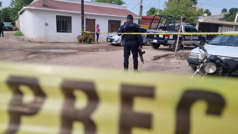 En la comunidad de Villa Juárez, Navolato, una mujer de 18 años, embarazada, fue asesinada por su pareja.