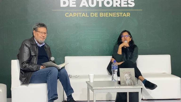 Élmer Mendoza y Socorro Venegas durante la presentación.
