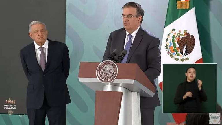 Andrés Manuel López Obrador y Marcelo Ebrard en la conferencia matutina.