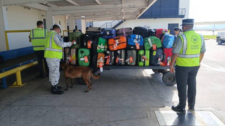 Guardia Nacional mantiene revisiones y vigilancia en aeropuertos de Sinaloa para prevenir delitos.