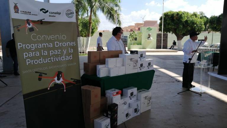 Este miércoles se anunció que se impartirá la enseñanza de pilotaje de drones en Santa Gertrudis, en el municipio de Badiraguato.