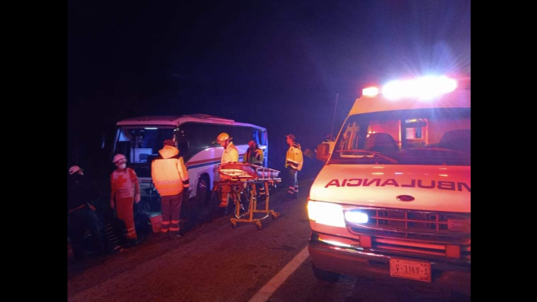El accidente se registró a las 02:00 horas de este martes, en el kilómetro 47 de la Autopista Mazatlán-Culiacán.