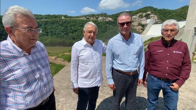 El video fue publicado este sábado en la cuenta oficial de López Obrador en Facebook, y ahí aparecen el Presidente, Rocha Moya, Ordaz Coppel y German Martínez en la Presa Picachos.