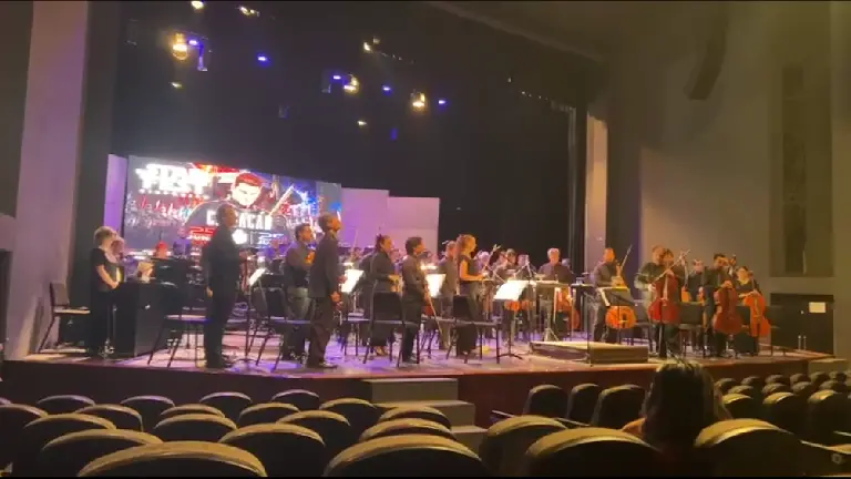 La Orquesta Sinfónica Sinaloa de las Artes pide guardar un minuto de silencio.