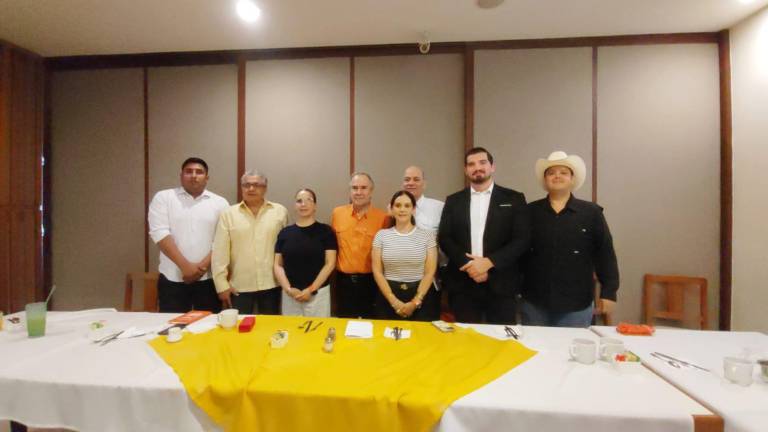La dirigencia de Movimiento Ciudadano en un evento en Los Mochis.