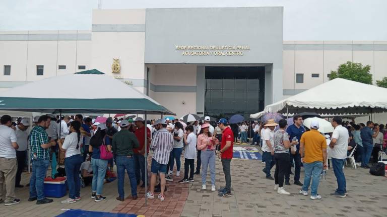 En las audiencias previas a las que han acudido el Rector y funcionarios de la UAS, el Centro de Justicia Penal en Culiacán se ha visto copado por universitarios.