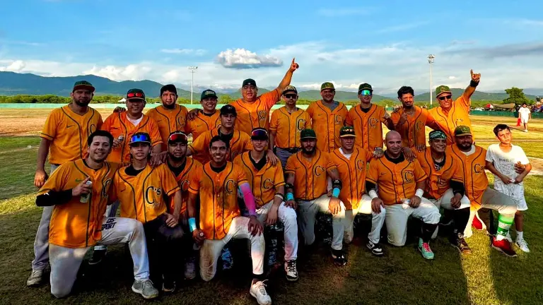 Cañeros de El Roble festejó en grande su coronación en la Liga Campesina de Beisbol Río Presidio.